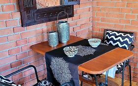 Studio Colonial